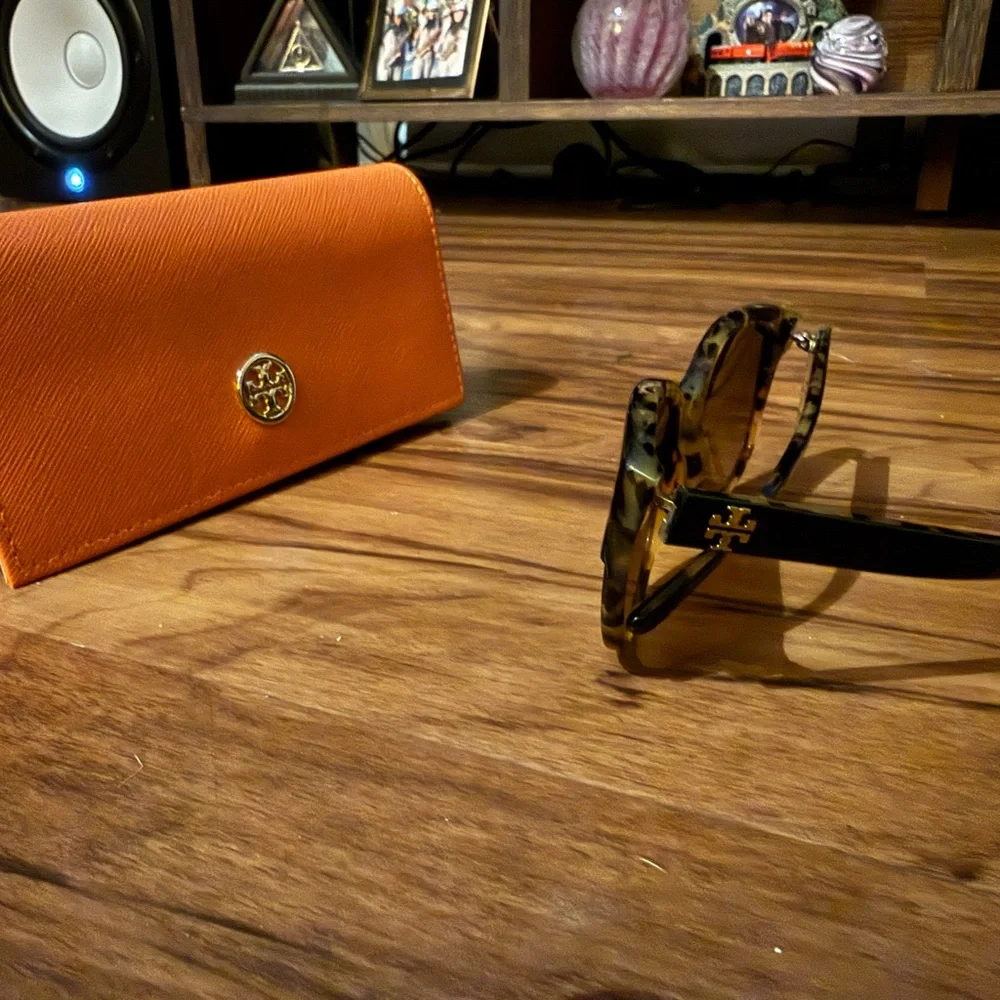 Tory Burch Tortoise Sunglasses with Bold Orange Case - Picture 2 of 3